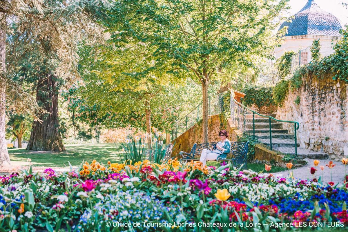 Отель Le Perroquet Bleu La Chapelle-Blanche-Saint-Martin Экстерьер фото